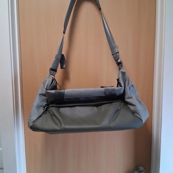 Peak Design Travel Duffel 35L – Sage Green / Gray – Premium Weatherproof Bag – - Picture 1 of 3